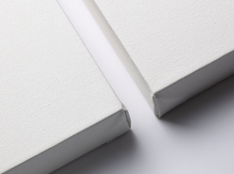 A zoomed photo of two Winsor & Newton deep edge canvas corners